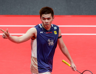 Vitidsarn Outplays Antonsen, Makes Semis